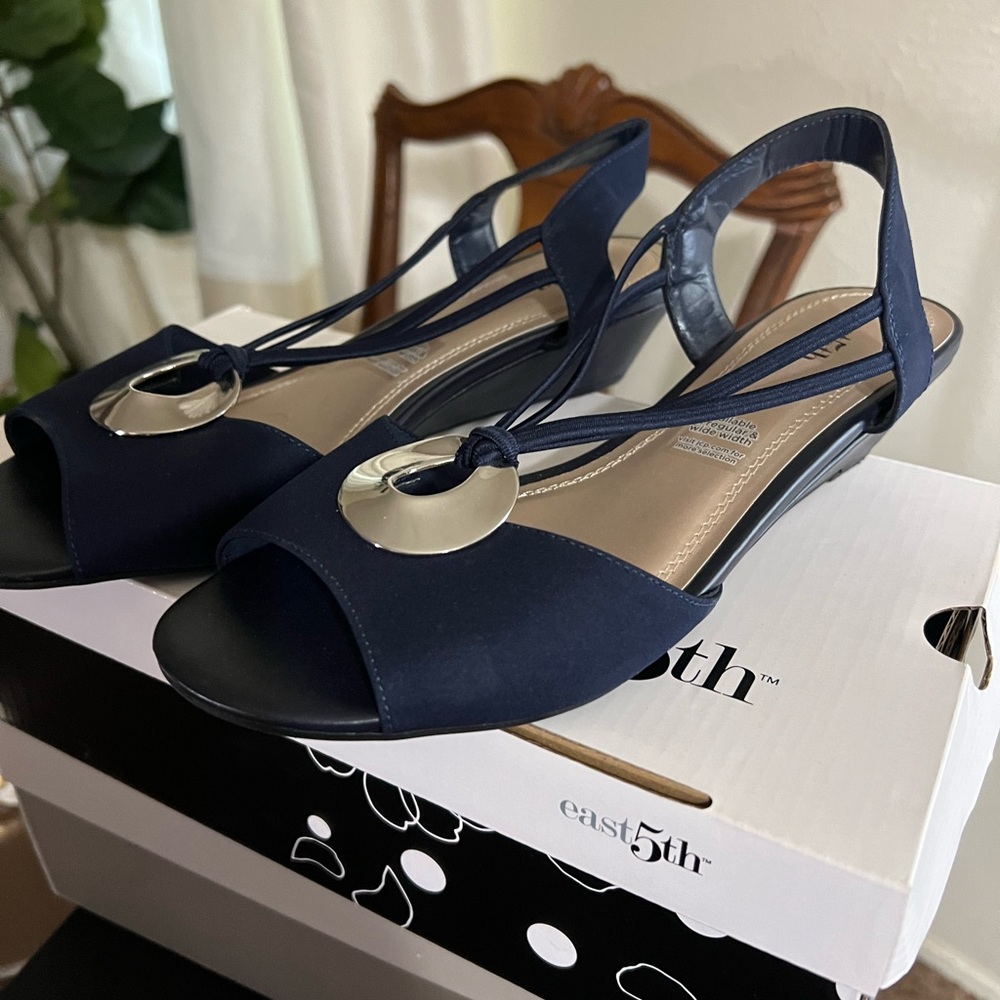 Size 7 1/2 Only worn once perfect condition